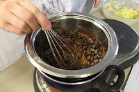 Bild: Backen, Basteln, B&auml;ume schm&uuml;cken - an der Jugendkunstschule und im Weltladen konnte man das heute selbst machen