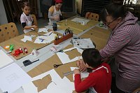 Bild: Backen, Basteln, B&auml;ume schm&uuml;cken - an der Jugendkunstschule und im Weltladen konnte man das heute selbst machen