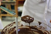 Bild: Backen, Basteln, B&auml;ume schm&uuml;cken - an der Jugendkunstschule und im Weltladen konnte man das heute selbst machen