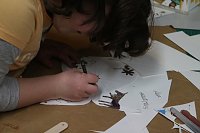 Bild: Backen, Basteln, B&auml;ume schm&uuml;cken - an der Jugendkunstschule und im Weltladen konnte man das heute selbst machen