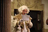 Bild: Am Theater und an der Kirche