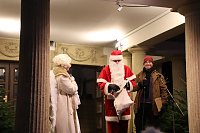 Bild: Am Theater und an der Kirche