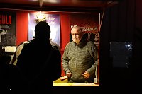 Bild: Am Theater und an der Kirche