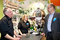 Erste Besucher in der Thüringer Halle Bild: Erste Besucher in der Thüringer Halle
