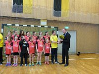 Bild: Handballerinnen der E-Jugend erhielten neue Spielkleidung