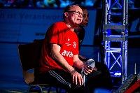 Bild: Konzentrierter Blick in den Ring BSK-Trainer Arthur Mattheis