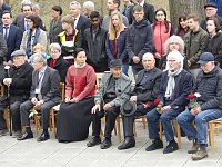 Überlebende des KZ Mittelbau-Dora bei der Gedenkveranstaltung zum 73. Jahrestag der Befreiung des KZ Mittelbau-Dora, KZ-Gedenkstätte Mittelbau-Dora, Gedenkplatz vor dem ehemaligen Krematorium, 11. April 2018. Bild: Überlebende des KZ Mittelbau-Dora bei der Gedenkveranstaltung zum 73. Jahrestag der Befreiung des KZ Mittelbau-Dora, KZ-Gedenkstätte Mittelbau-Dora, Gedenkplatz vor dem ehemaligen Krematorium, 11. April 2018.