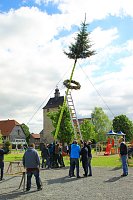 Maibaumsetzen in Wolkramshausen Bild: Maibaumsetzen in Wolkramshausen