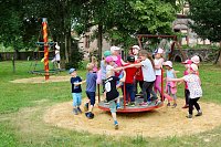 Neuer Spielplatz eingeweiht Bild: Neuer Spielplatz eingeweiht