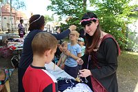 Bild: Zum Sommerfest konnte man sich am Familienzentrum gleich &uuml;ber zwei gro&szlig;z&uuml;gige Spenden freuen