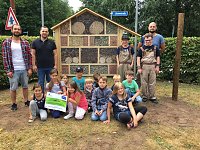 Von links: Conrad Wolff (Erzieher Evangelische Grundschule), Oliver Fischer (Allianz Generalvertretung), Kinder: Laila, Joceline, Martha, Jonathan, Elias, Finn, Nikolas, Tim, Felix und Emma, Herr Claus (Nordthüringer Werkstätten) sowie zwei Beschäftigte Bild: Von links: Conrad Wolff (Erzieher Evangelische Grundschule), Oliver Fischer (Allianz Generalvertretung), Kinder: Laila, Joceline, Martha, Jonathan, Elias, Finn, Nikolas, Tim, Felix und Emma, Herr Claus (Nordthüringer Werkstätten) sowie zwei Beschäftigte