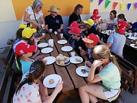 Bild: Sommerfest im "M&auml;chenhaus"