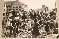Reich bebildert - die Flohburg zeigt eine Ausstellung zum Wiederaufbau Nordhausens Bild: Reich bebildert - die Flohburg zeigt eine Ausstellung zum Wiederaufbau Nordhausens