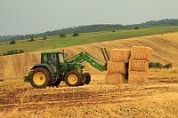 Fast 500 Strohballen brennen bei Auleben Bild: Fast 500 Strohballen brennen bei Auleben