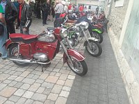 Trotz der wochenlangen Hitze kamen zum diesjährigen Treffen über 100 Besitzer eines Mopeds, Motorrollers, Motorrades oder Dreirades der tschechischen Marken Jawa oder CZ auf das Gelände der Festscheune in Röblingen am See (Sachsen-Anhalt) Bild: Trotz der wochenlangen Hitze kamen zum diesjährigen Treffen über 100 Besitzer eines Mopeds, Motorrollers, Motorrades oder Dreirades der tschechischen Marken Jawa oder CZ auf das Gelände der Festscheune in Röblingen am See (Sachsen-Anhalt)