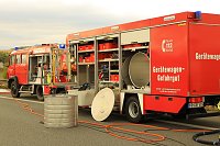 Bild: An zwei Baustellenfahrzeugen entlanggeschrammt