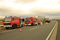 Bild: An zwei Baustellenfahrzeugen entlanggeschrammt