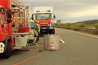 Bild: An zwei Baustellenfahrzeugen entlanggeschrammt