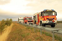 Bild: An zwei Baustellenfahrzeugen entlanggeschrammt