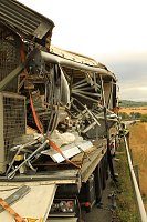 Bild: An zwei Baustellenfahrzeugen entlanggeschrammt