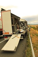 Bild: An zwei Baustellenfahrzeugen entlanggeschrammt
