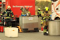 Bild: An zwei Baustellenfahrzeugen entlanggeschrammt
