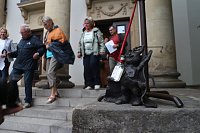 Bild: 21. Treppenk&auml;fertaufe vor dem Theater