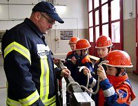Bild: Nachwuchsbrandsch&uuml;tzer erfolgreich gepr&uuml;ft 