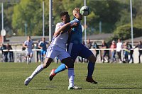 Bild: Robin Flu&szlig; mit K&ouml;pfchen gegen Jose Raimundo Silva Magalhaes