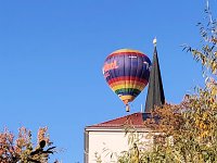 Bild: Farbenpracht auf dem Petersberg und in der Luft