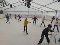 Bild: Die Drittkl&auml;ssler hatten viel Spa&szlig; auf der Eisfl&auml;che.
