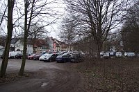 Bild: F&uuml;r eine Bebauung zur Verf&uuml;gung steht auch der zurzeit als Parkplatz genutzte Bereich zwischen Neuer Weg und Weidenstra&szlig;e.