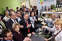Bild: Hofladen pr&auml;sentiert Schmackhaftes und "Geistreiches" aus der Region