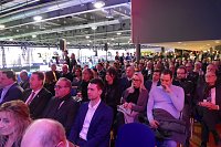 Bild: Automobilmesse in Erfurt am Abend er&ouml;ffnet
