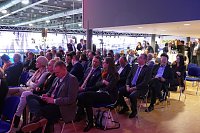Bild: Automobilmesse in Erfurt am Abend er&ouml;ffnet
