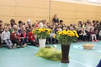 Bild: Sonnenblumen und Ukulelen zur Andacht
