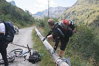 Bild: Die Stra&szlig;e ist erreicht.