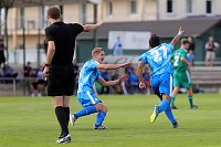 Bild: Leon G&uuml;mpel als erster Gratulant bei Torsch&uuml;tze Panagiotis Vassiliadis