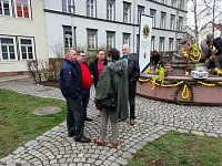 Bild: Flei&szlig;ig geschm&uuml;ckt - der Meerpferdbrunnen ist bereit f&uuml;r das Brunnenfest