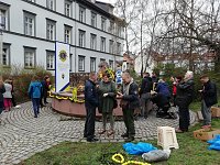 Bild: Flei&szlig;ig geschm&uuml;ckt - der Meerpferdbrunnen ist bereit f&uuml;r das Brunnenfest