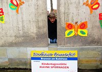 Bild: Knirpse aus Ost bereiten Brunnenfest vor
