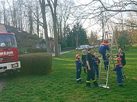 Bild: Die Jugendfeuerwehr Neustadt-Osterode schm&uuml;ckt den Kurpark
