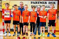 Bild: Handballzwerge im Mittelpunkt