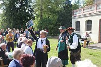 Eine Ära geht zu Ende - Gisela Hartmann wurde heute als Vorsitzende der Bürgerstiftung Park Hohenrode verabschiedet Bild: Eine Ära geht zu Ende - Gisela Hartmann wurde heute als Vorsitzende der Bürgerstiftung Park Hohenrode verabschiedet