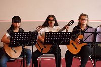 Bild: Das Gitarrenensemble um Tuyet Anh Mai, Lucie-Trine Hildenbrandt und Nele Heidl