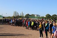 Bild: Die Sch&uuml;ler der Lessing-Schule weihten ihren Sportplatz mit einem gro&szlig;en Sport- und Spielfest ein