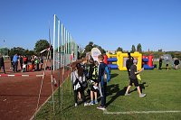 Bild: Die Sch&uuml;ler der Lessing-Schule weihten ihren Sportplatz mit einem gro&szlig;en Sport- und Spielfest ein