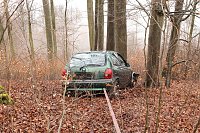 auto im Wald Bild: auto im Wald