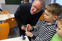 Bild: F&uuml;r ihren Forschergeist wurden die Sch&uuml;lerinnen und Sch&uuml;ler der Grundschule Werther heute ausgezeichnet