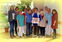Bild: 30 Jahre im Heim - Maria Hoppe wurde zu ihrem Jubil&auml;um gratuliert